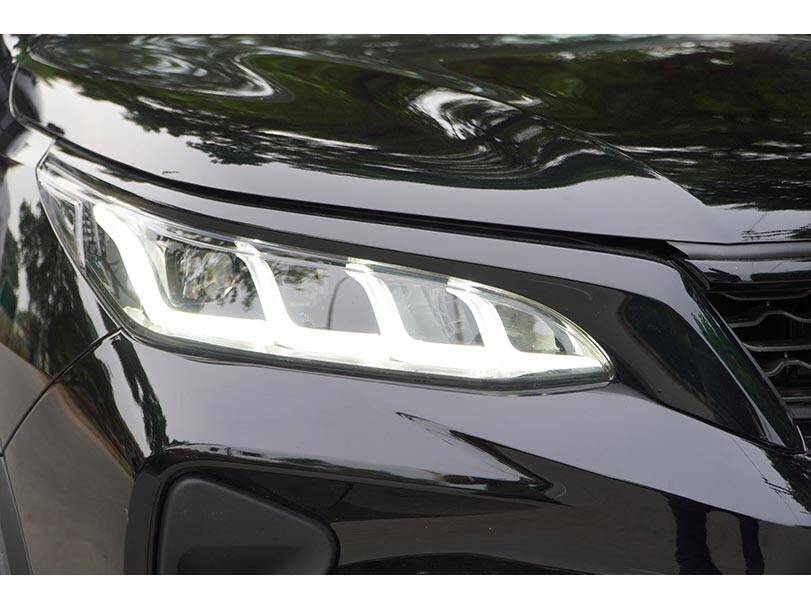 Headlight (1)