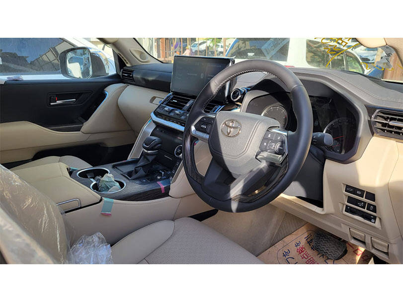 Toyota_Land_Cruiser_Cockpit